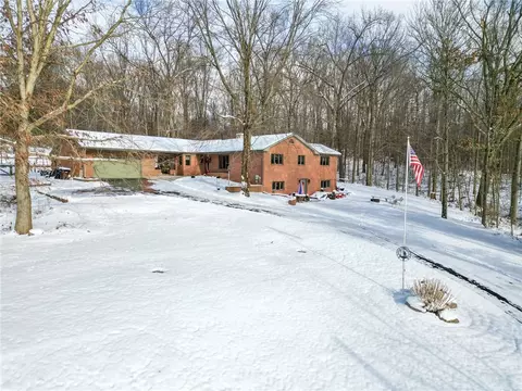 17 Jean Dr, Transfer, PA 16154