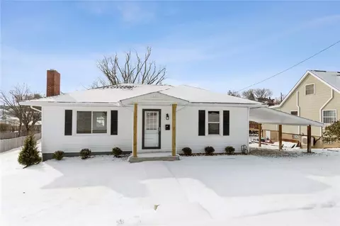 700 W Park Ave, Mount Pleasant, PA 15666
