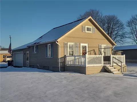 202 Hazen Ave E, Ellwood City, PA 16117