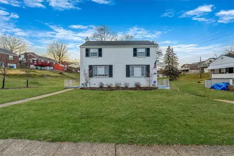 4464 Country Club Dr, Pittsburgh, PA 15236
