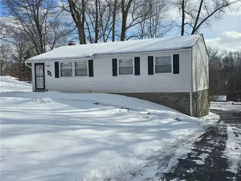 121 Crossland Rd, Butler, PA 16002
