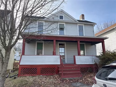 223 Holmes St, Vandergrift, PA 15690