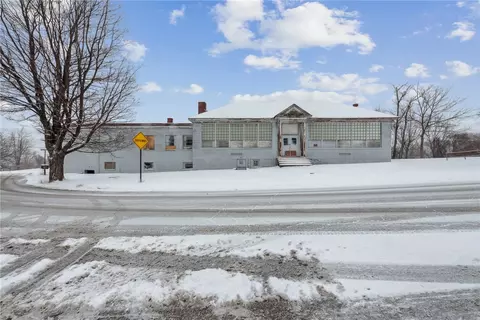 1131 Sunview Ave, Jeannette, PA 15644