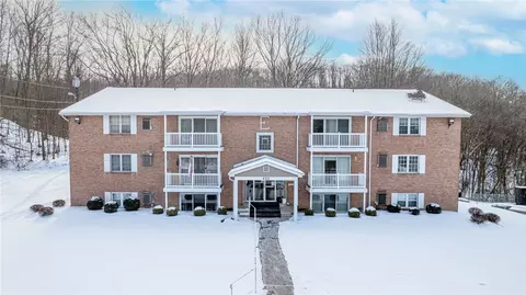 203 Coraopolis Rd #14, Coraopolis, PA 15108