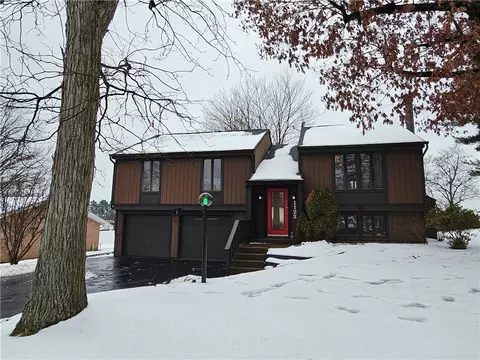 1122 Brookside Dr, Greensburg, PA 15601