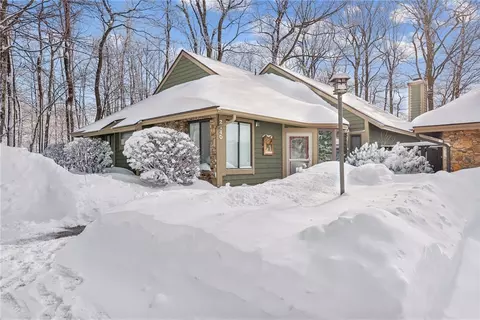 2740 Powder Ridge Rd, Hidden Valley, PA 15502