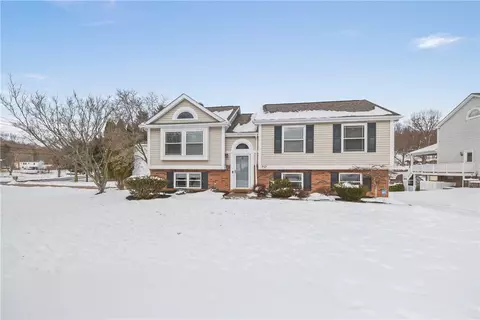 757 Greenhaven Dr, Bethel Park, PA 15102