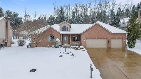 530 Oakhurst Dr, North Huntingdon, PA 15642