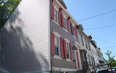 1121 Voskamp St, Pittsburgh, PA 15212