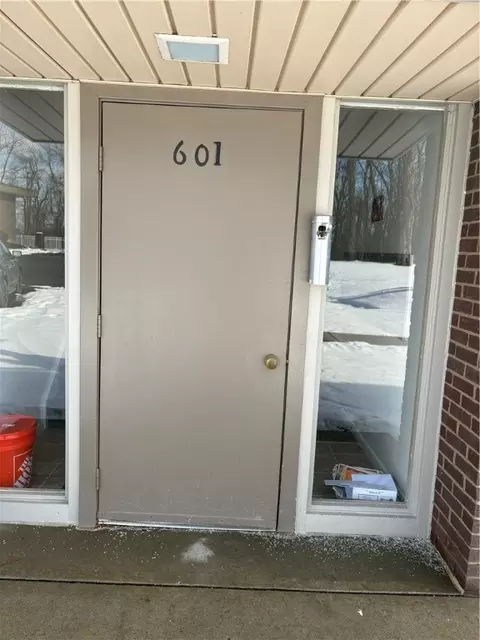 601 College Park Dr #9, Coraopolis, PA 15108