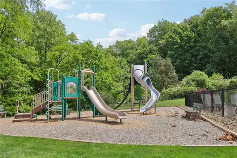 572 E Vanderbilt Dr, Mars, PA 16046 photo 35