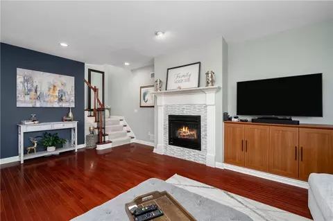 572 E Vanderbilt Dr, Mars, PA 16046 photo 8
