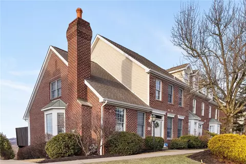 2376 Hilltop Rd, Presto, PA 15142
