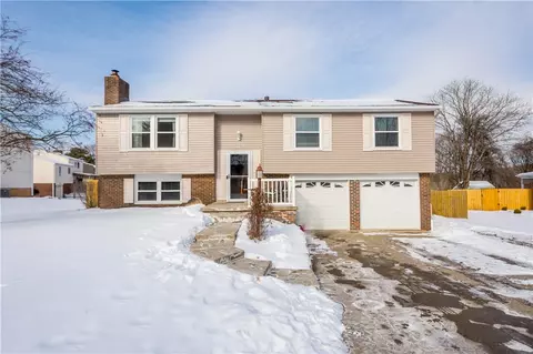 102 Firth Dr, Coraopolis, PA 15108