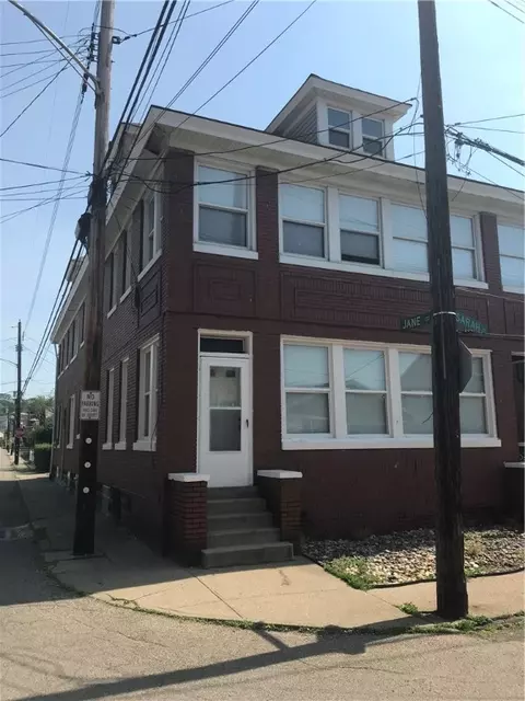 216 Sarah St, Mckees Rocks, PA 15136