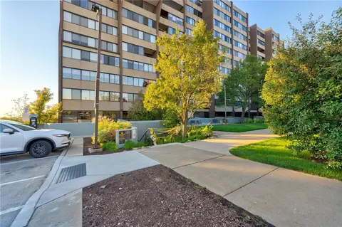 750 Washington Rd #802, Pittsburgh, PA 15228