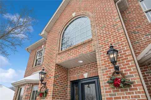 12446 Carmichael Cir, Irwin, PA 15642 photo 2