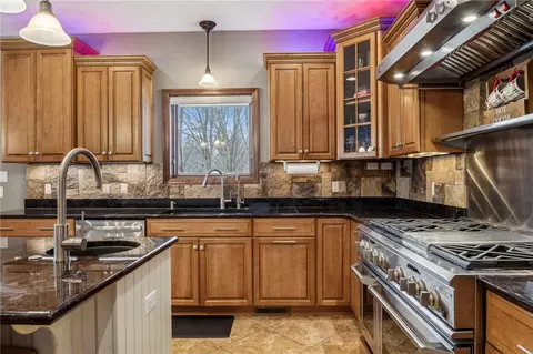 12446 Carmichael Cir, Irwin, PA 15642 photo 7