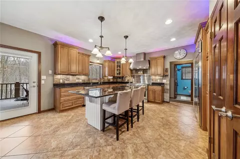 12446 Carmichael Cir, Irwin, PA 15642 photo 5