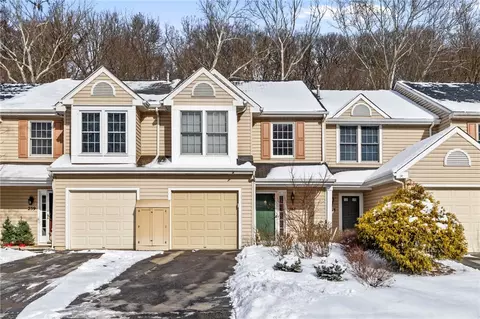 261 Commons Dr, Oakmont, PA 15139