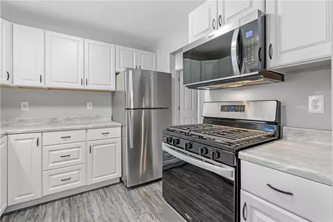 Kitchen - 428 Mars Rd, Mars, PA 16046 photo 3 of 3