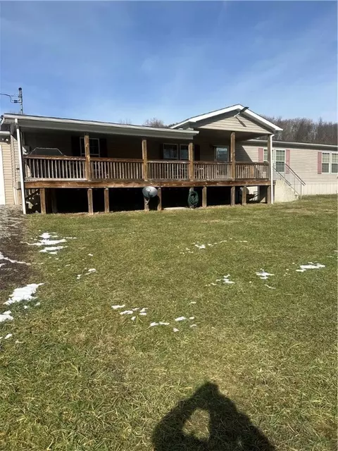 695 Grindstone Rd, Grindstone, PA 15442