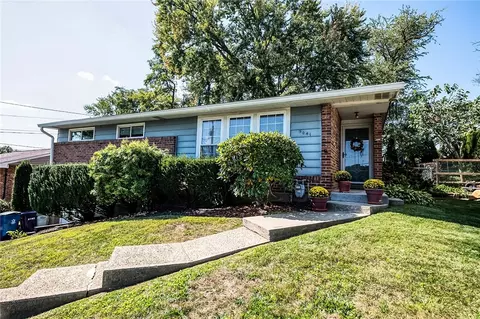 5041 Hialeah Dr, Pittsburgh, PA 15239