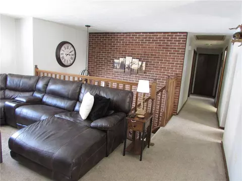 Entry Way - 1022 Monaca Rd, Monaca, PA 15061 photo 3 of 4