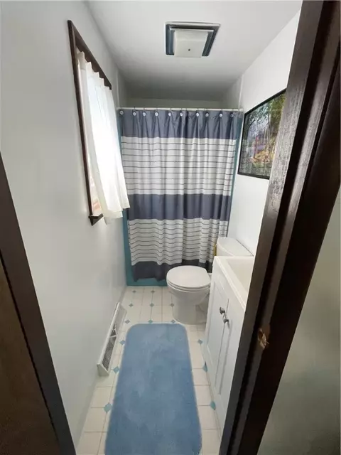 Bath - 1022 Monaca Rd, Monaca, PA 15061 photo 1 of 3
