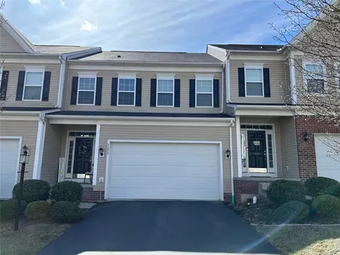 2292 Flint Dr, Washington, PA 15301