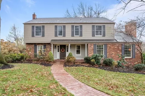 2170 Meadowmont Dr, Pittsburgh, PA 15241