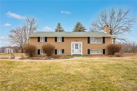 3157 Old Oakdale Rd, Mcdonald, PA 15057