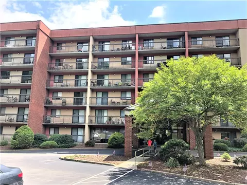 1987 Centurion Dr #313, Pittsburgh, PA 15221