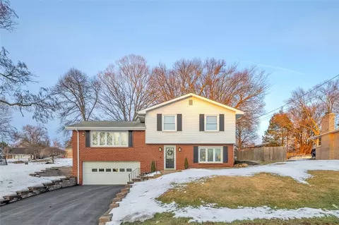 240 Laura Dr, New Kensington, PA 15068