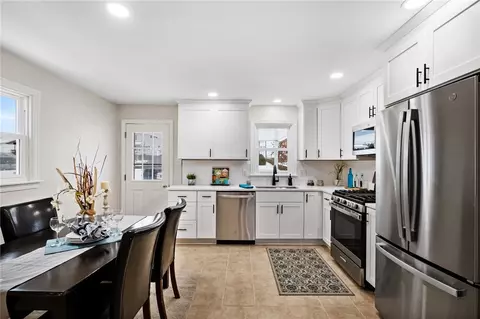 243 Eastern Dr, New Kensington, PA 15068 photo 5