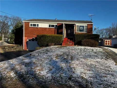 521 New Market Dr, Greensburg, PA 15601