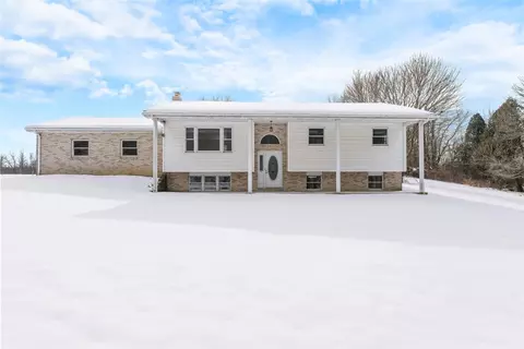 1130 Fairview School Rd, Ellwood City, PA 16117