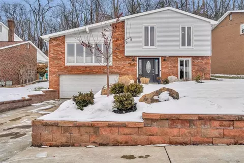 1057 Towervue Dr, Pittsburgh, PA 15227