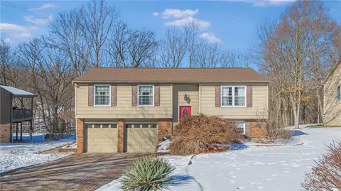 107 Oakcrest Dr, Monaca, PA 15061