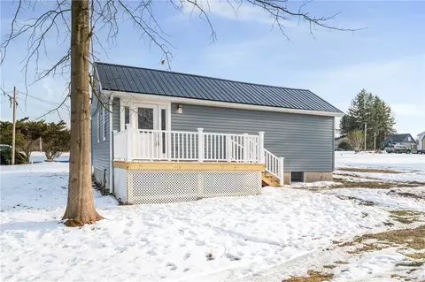 623 6th St, Leechburg, PA 15656