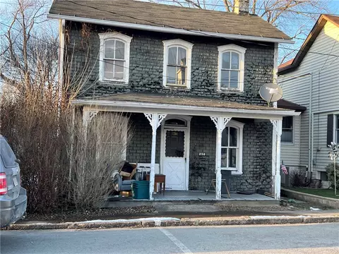 250 2nd St, Smithton, PA 15479