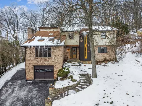 127 Skyview Dr, Greensburg, PA 15601
