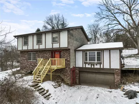 238 S Highland Ave, Oakdale, PA 15071
