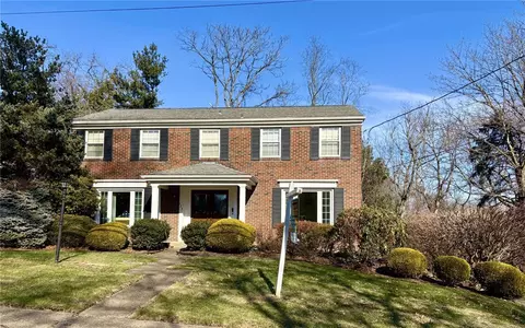 125 Penhurst, Pittsburgh, PA 15235