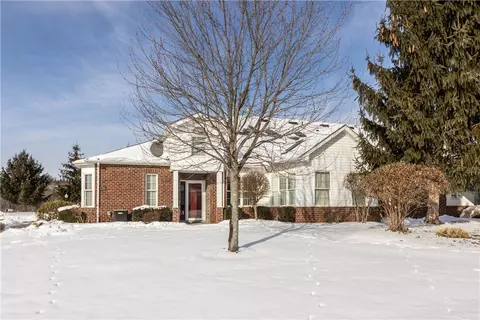 2201 Ambassador Ln, Valencia, PA 16059