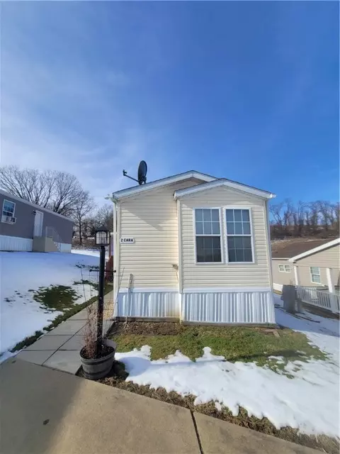 2 Cara Dr, Washington, PA 15301