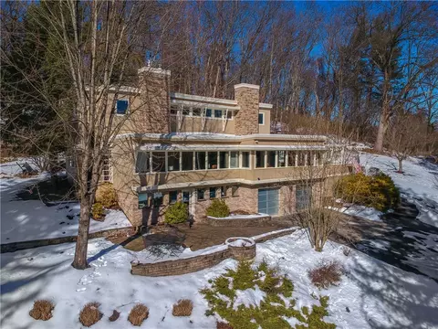 821 Lake Rd, Bradford Woods, PA 15015