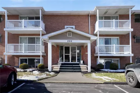 205 Coraopolis Rd # 4C, Coraopolis, PA 15108