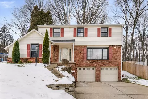 105 Westbury Dr, Coraopolis, PA 15108