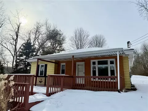 123 Pinkerton Ln, Wampum, PA 16157